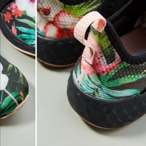 new balance floral cruz